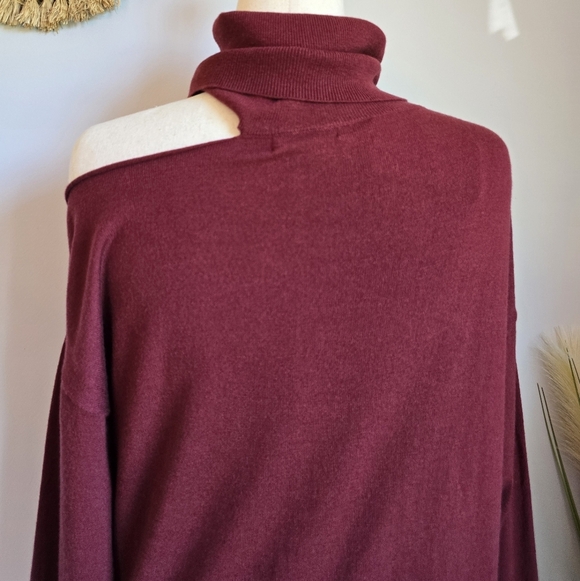 525 America New Burgundy Collarbone Cut-out Turtleneck Sweater SZ Small - Picture 8 of 12